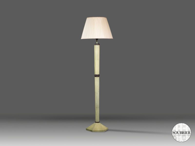 Lampadaire recouvert de galuchat vert