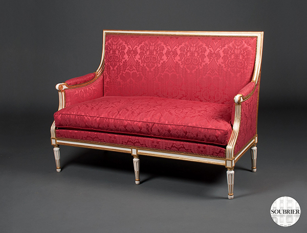Canapé en soie rouge Louis XVI