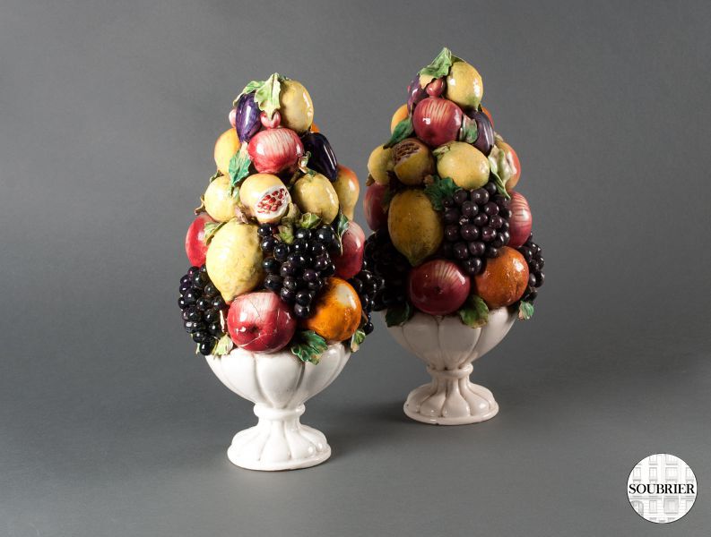 Deux coupes de fruits