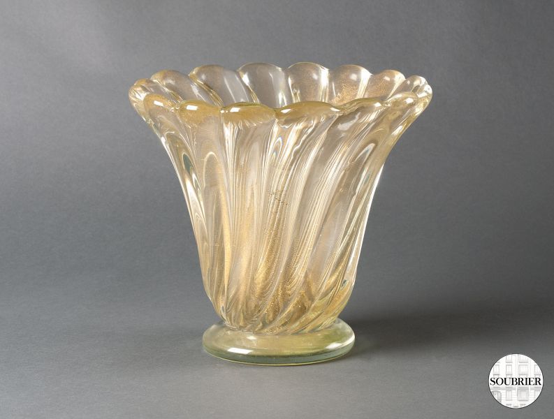Vase en cristal doré torsadé