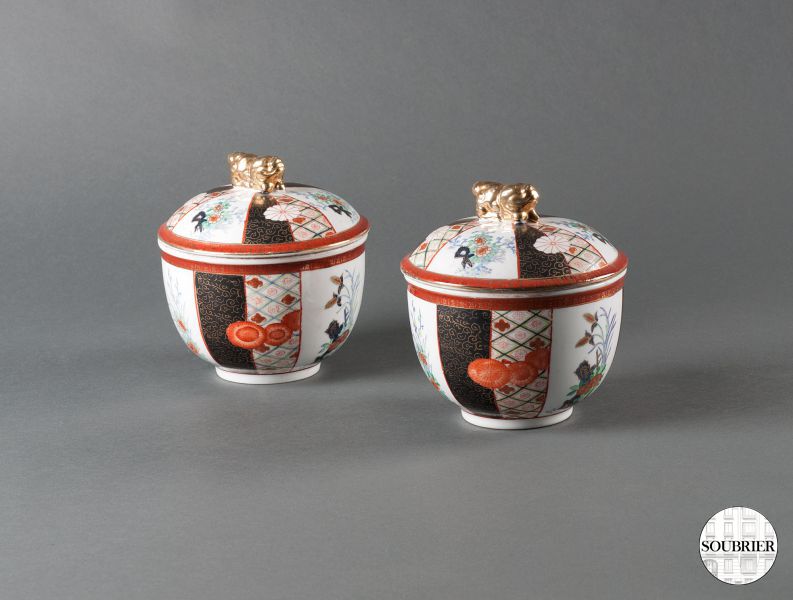Deux pots en porcelaine de Chine