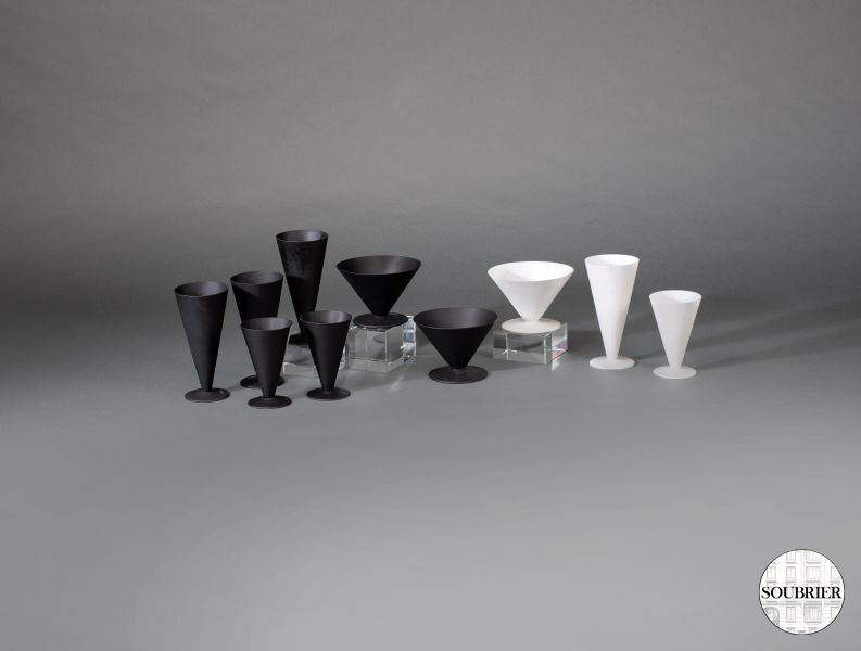 Verres noirs et blancs