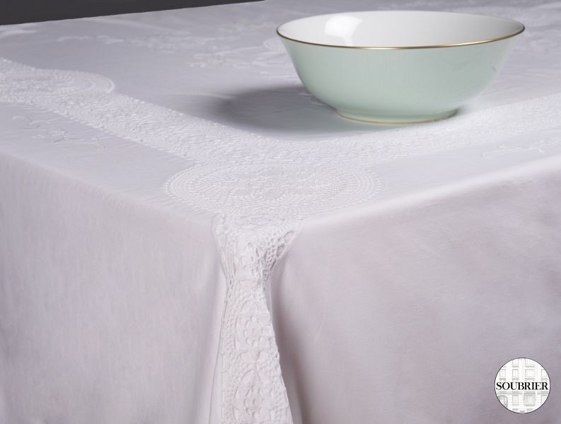 Nappe en coton et dentelle