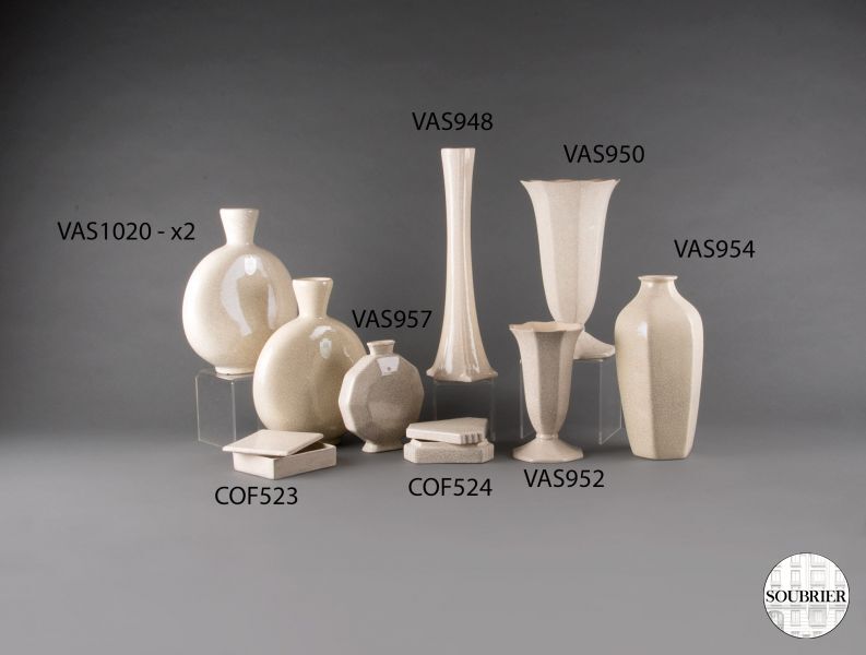 Vases en faïence blanche craquelée