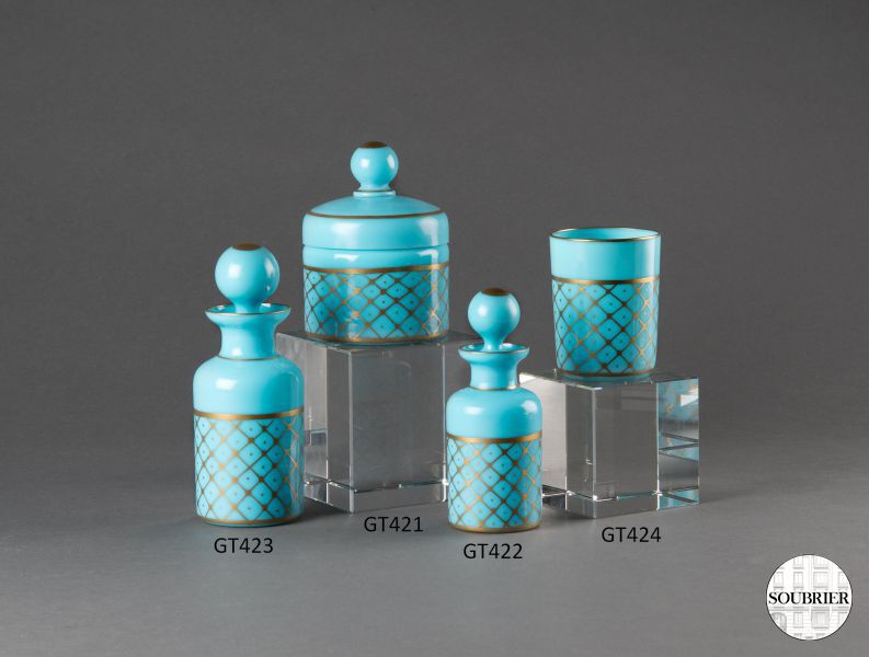 Garniture de toilette opaline bleue