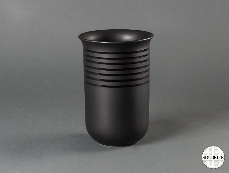 Black earthenware vase