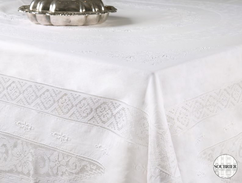 Nappe en lin et dentelle