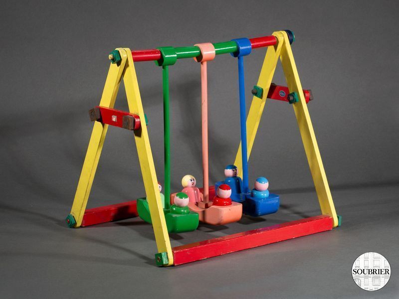 Jouet en bois balançoire