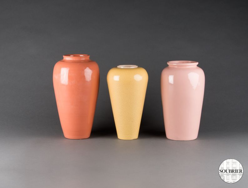 Vases en faïence colorés