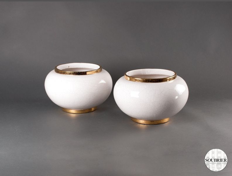 Two caches - ceramic pot