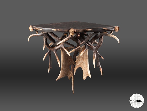 Shelf antler