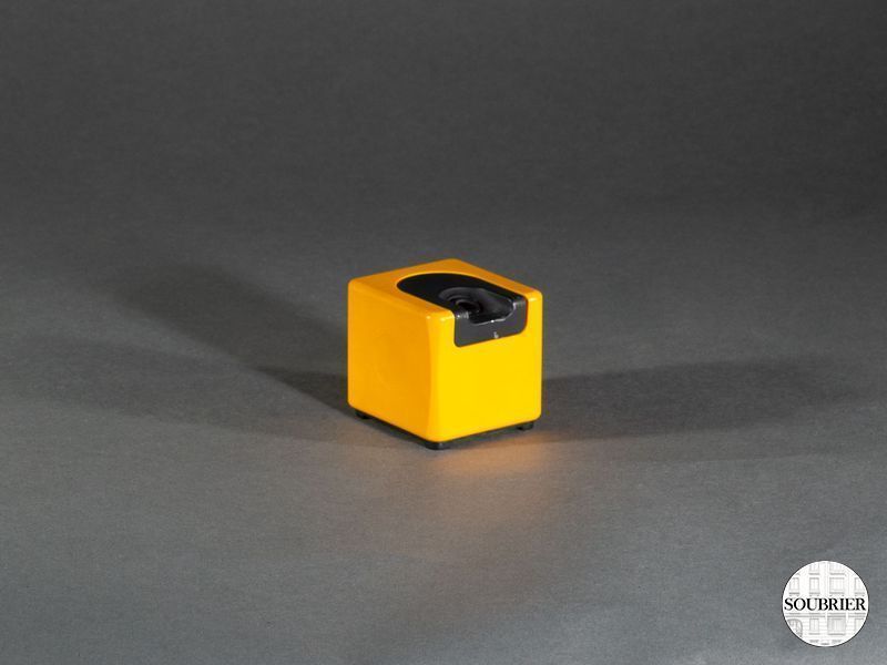 Briquet cubique jaun
