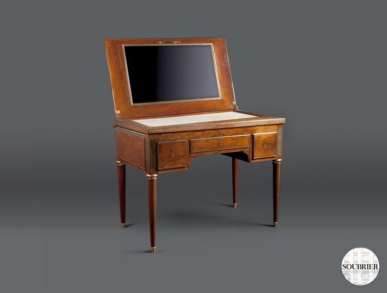 mahogany Men Dressing table