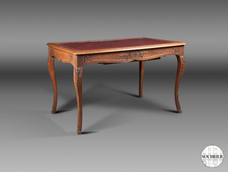 Extendable table Louis XV style
