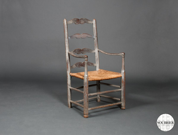 Fauteuil rustique gris et paillé