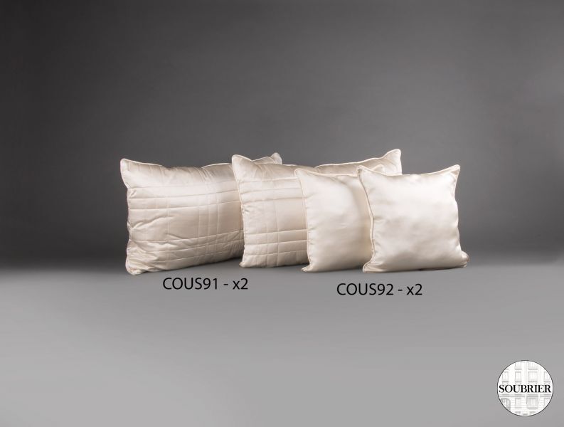 4 coussins en satin beige