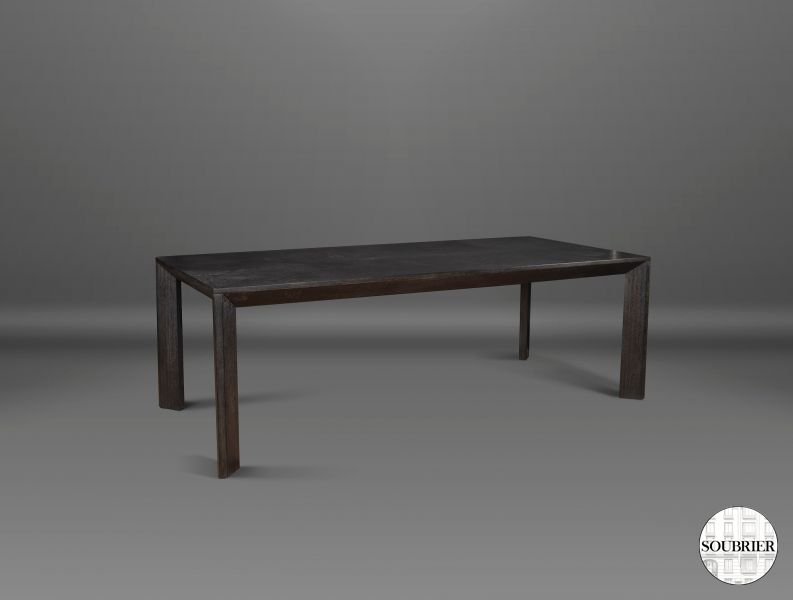 Grande table contemporaine