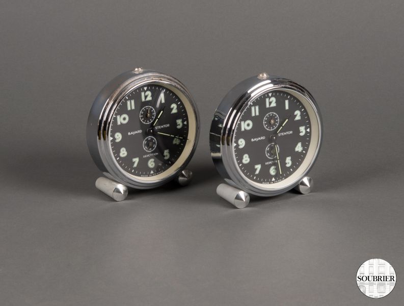 Round chrome-plated alarm clocks