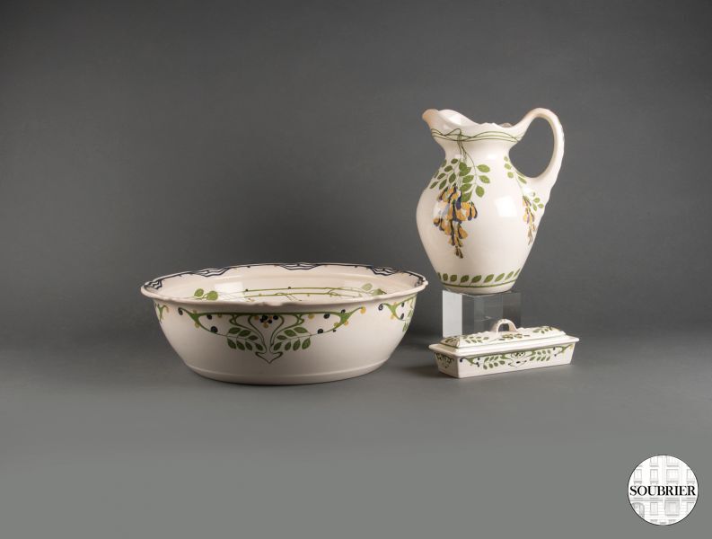 Earthenware toilet set