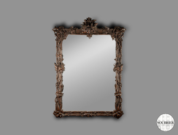 Miroir en bois sculpté