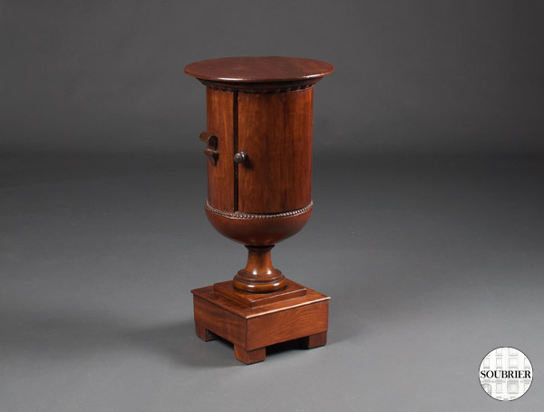 Pedestal urn-shaped