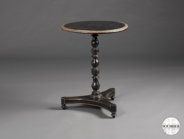 Pedestal black varnish