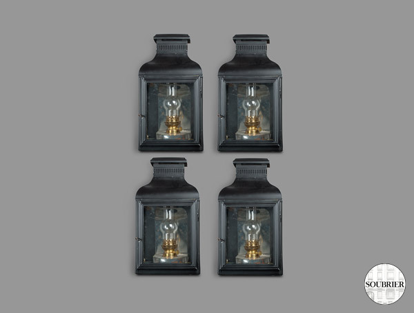 Quatre lanternes d'appliques