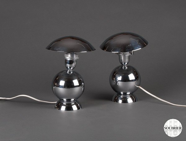 Deux petites lampes veilleuses