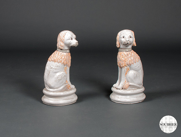 Chiens en porcelaine