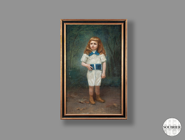 Portrait d'un petit garçon blond