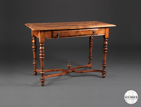 Petite table de style Louis XIII