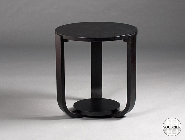 Black pedestal table with curved legs