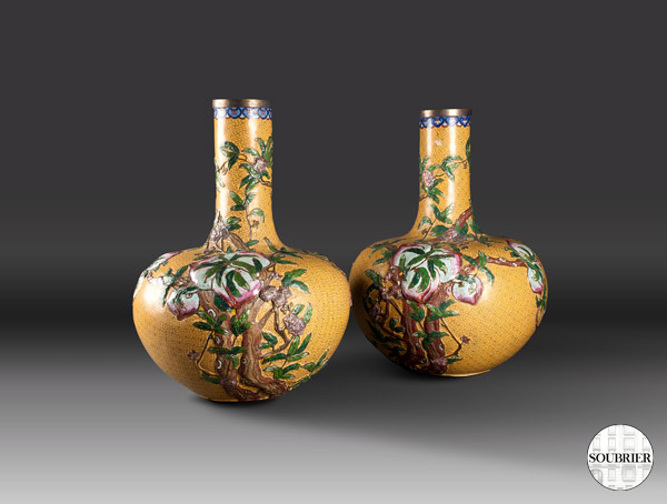 Vases jaune d'Extrême-Orient