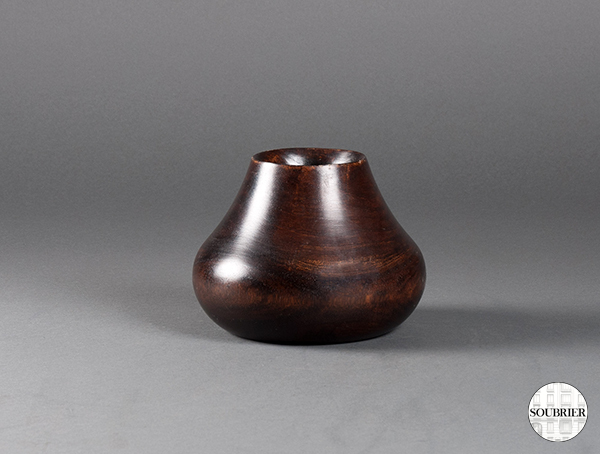 Vase en bois